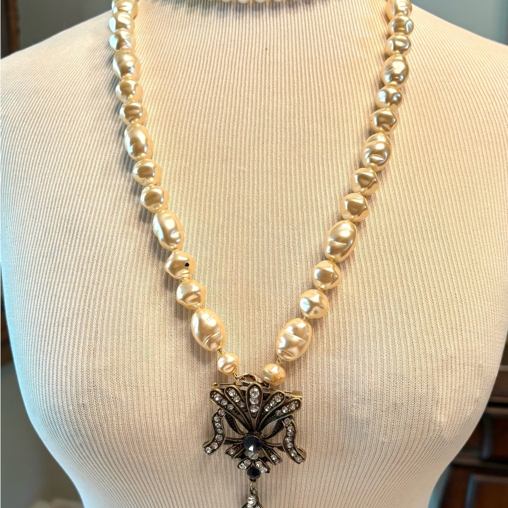 Elegant Cream Pearl Necklace with Blue Stone Pendant